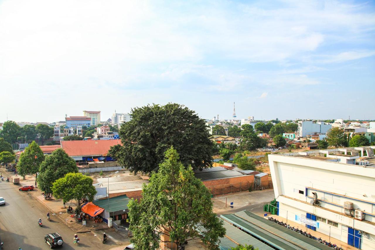 Khach San Hong Kong Hotel Buon Ma Thuot Exterior photo